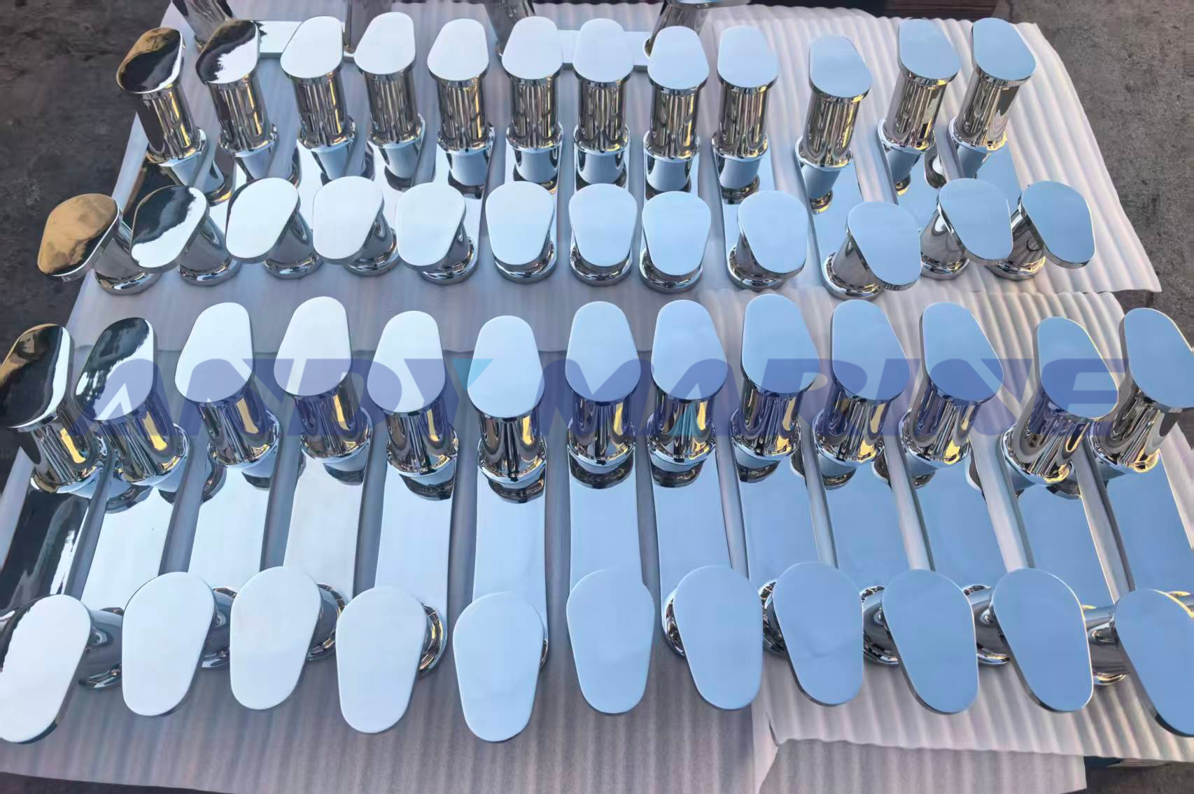 अँडी मरीन यशस्वीरित्या उच्च-कार्यक्षमता 316 स्टेनलेस स्टील बोलार्ड वितरित करते